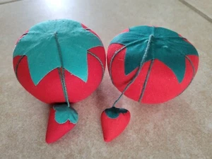 Lote de 2 cojines de pasador de tomate vintage - rojo y verde azulado - Imagen 1 de 3