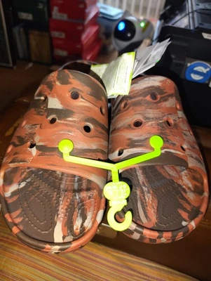  CROCS ECHO MARRÓN 🟤 DIAPOSITIVAS CAMUFLAJE Unisex Adulto Cómodo SlipOn TALLA W12 M11🆓 CALCETINES  Foto 1 de 4