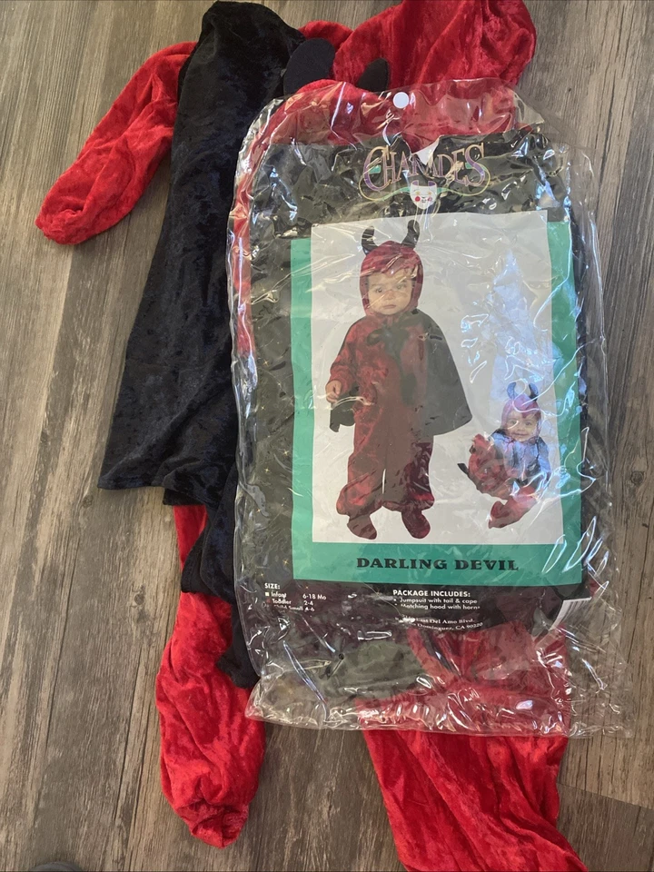 Disfraz de Halloween de 3 piezas con capa Charadas Darling Devil talla infantil 6-18 meses Foto 1 de 1