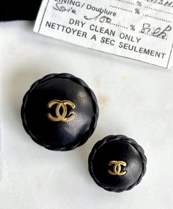 CHANEL 1990s VINTAGE CC BLACK LEATHER XL GOLD 2 BUTTONS JACKET CASHMERE SIGNED - Picture 1 of 5