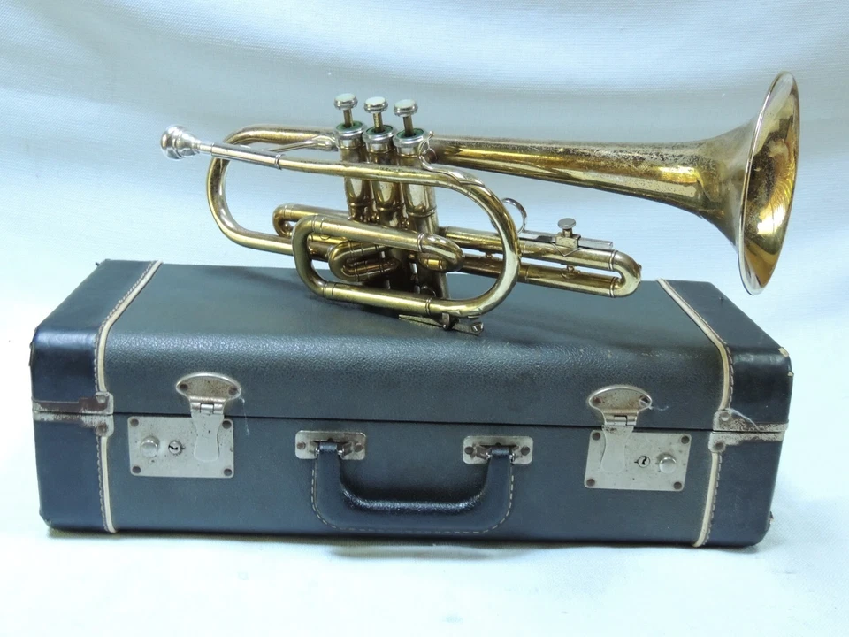 Bb Cornet🎺SILVERTONE Blessing 1963 restaurado con Holton MP y estuche 8861 Foto 1 de 4