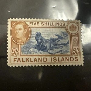 STAMPS - FALKLAND ISLAND KGVI - 5/- MINT - FAULTY- AS SHOW - Picture 1 of 2