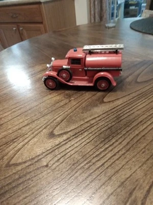 福特模型消防车 — 第 1/3 张图片