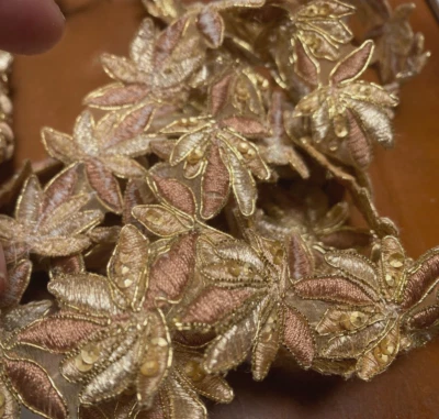 apliques de acabamento folhas champanhe ouro mocha 1,25" contas lantejoulas 18" peças 8 aplicativos - Imagem 1 de 4