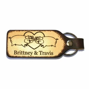 For the Love of Pigs Couples Leather Keychain with Free Customization - Bild 1 von 4