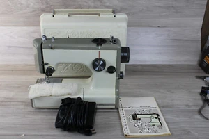 Sears Kenmore sewing machine made in Japan 158.10400 - Picture 1 of 5