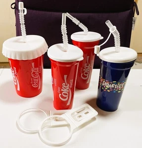 Coca Cola Trinkbecher 2 x 0,5 Liter und 1 x 1,0 Liter mit Deckel und Trinkrohr - Bild 1 von 2