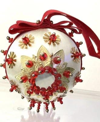 Pin de empuje de brillo satinado con cuentas rojo blanco años 70 adorno de Navidad hecho a mano de colección Foto 1 de 4