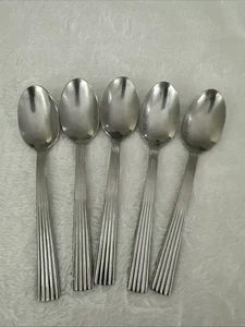 5 Towle Ionic 18/10 Stainless Ribbed Teaspoon Flatware Korea - Picture 1 of 15