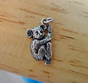 Sterling Silver 20x11mm Koala Bear in a Tree Zoo Animal Charm - Foto 1 di 3