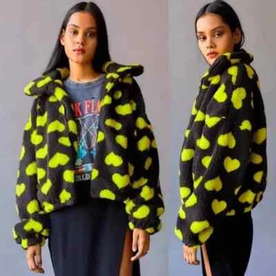 Jaqueta gráfica Sherpa estampa UO casaco curto gráfico corações preto e verde XXS rara - Imagem 1 de 4