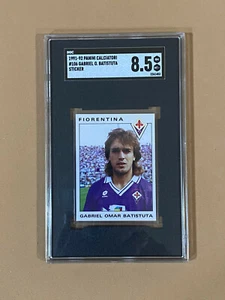 1991-92 Gabriel Batistuta Adesivo Rookie Panini Calciatori 91 SGC 8.5 no PSA BGS - Foto 1 di 2