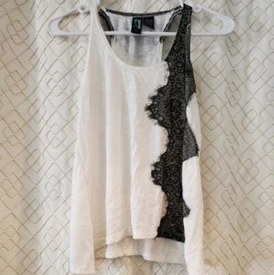 Camiseta sin mangas de encaje Racerback Foto 1 de 3