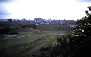 Diapositiva Kodachrome original, con vistas a la ciudad de Edimburgo, Escocia en los años 70 - Imagen 1 de 1