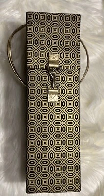 Caixa de decoração dura caixa de presente caixa de vinho 14x4 geométrica pano preto e dourado com alça - Imagem 1 de 4