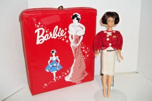 Mattel American Girl Barbie 1958 Barbie Puppe brünett Bubble Cut mit Koffer + Kleidung - Bild 1 von 19