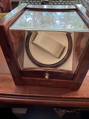 Enrollador de reloj automático Stauer (eléctrico) Foto 1 de 3