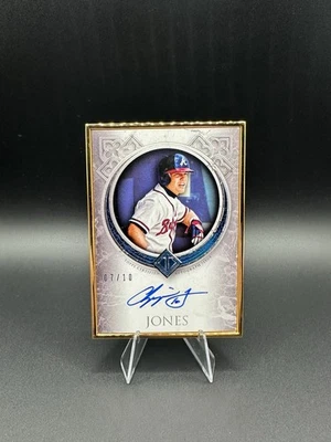 2023 Topps Transcendent Chipper Jones Gold Frame Auto Blue #/10 Braves HOF - Image 1 of 2
