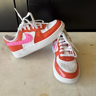 Nike Air Force 1 Low San Valentín (2023) (PS) | Talla 11C FD1032-600 💗 Foto 1 de 4