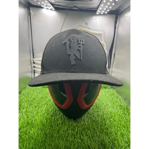 New Era Manchester United Black Fitted Hat Cap Soccer Football Fan Apparel - Picture 1 of 4