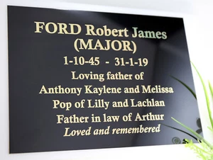 LASER ENGRAVED GLOSS METAL BRASS BLACK GOLD PET MEMORIAL PLAQUE 260MM x 190MM - Picture 1 of 7