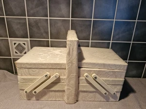 Vintage Mini Freischwinger Holz Nähkasten Stoff bezogen 2 Ebenen Halter Aufbewahrung - Bild 1 von 12