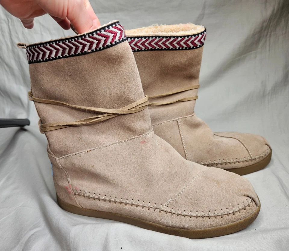 Botas Toms Mocasín Medianas Para Mujer Talla 8 Beige Gamuza Cuero Con Cordones Borla Sin Cordones Foto 1 de 4