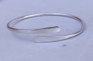 Massives Sterlingsilber Manschettenarmband gehämmert verstellbarer Armreif 925 einfach silber - Bild 1 von 5