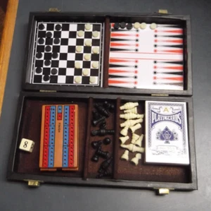 TRAVEL MULTIPLE GAMES MAGNETIC SET CHECKERS CHESS CRIBBAGE & PLAYING CARDS - Picture 1 of 4