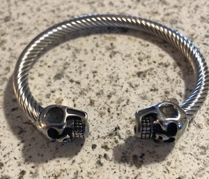Rock and Roll bracelet, Very Cool, Skulls On Each End. - Picture 1 of 1