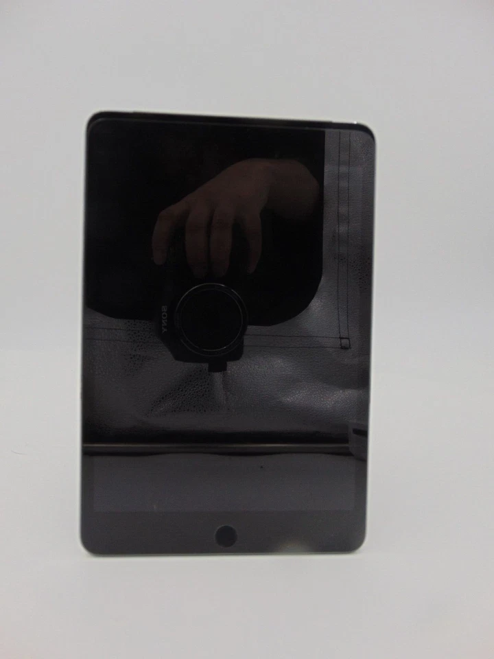 Apple iPad 4th Gen. A1550, 16GB, Wi-Fi + Cellular 4G (unlocked), 7.9in - Black - Image 1 of 2