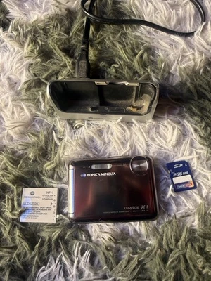 Konica Minolta DiMAGE X1 8.0MP Digital Camera Silver Bundle w/Charger Tested - Image 1 of 4