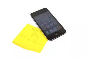 Apple iPod Touch 4th Generation 8GB Black A1367 MC540LL/A iOS 6.1.6 Please Read - Picture 1 of 10