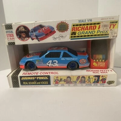 Vtg 1992 RICHARD PETTY TALKING ELECTRONIC LARGE 1:16 STP NASCAR #43 ORIGINAL BOX - Image 1 of 4