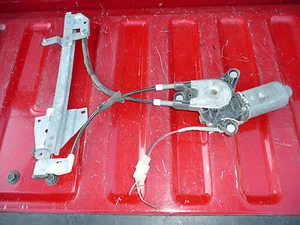 94-95-96-97 MAZDA 626 MANUAL WINDOW REGULATOR REAR RIGHT used - Picture 1 of 2