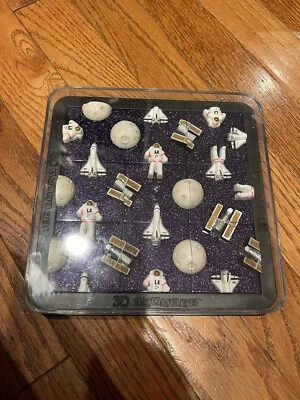 VINTAGE 1998 3D SQUARES SPACE ASTRONAUT SHUTTLE MOON PLASTIC PUZZLE - Image 1 of 4