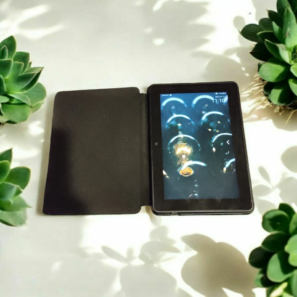 Amazon Kindle Fire HDX 7 (3rd Generation) 32GB, With Magnetic Cover Bundle  - Image 1 of 3