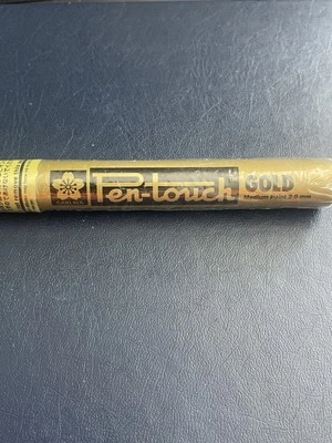 Marcador Sakura Pen-Touch ponta média ouro metálico, novo, lacrado - Imagem 1 de 4