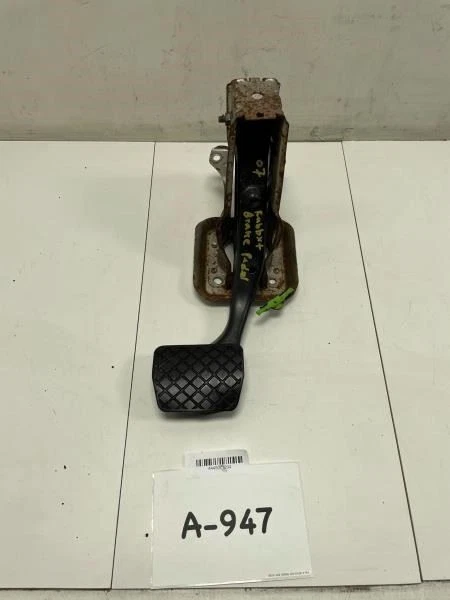 2008 VOLKSWAGEN RABBIT BRAKE PEDAL w/ BRACKET OEM+ - Image 1 of 4