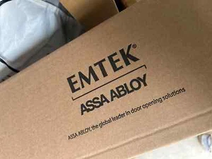 Emtek  290280US3NL  Transitional Brass 30 Inch Towel Bar -Regular Rosette - New - Picture 1 of 3