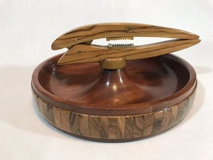 Único tazón de tuerca de madera vintage de mediados de siglo de 10" con cascanueces MCM - Imagen 1 de 12