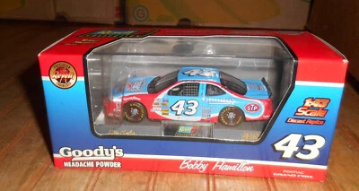 Coche diecast Revell NASCAR 1:43 Bobby Hamilton #43 Goody's 1997 Grand Prix Foto 1 de 3