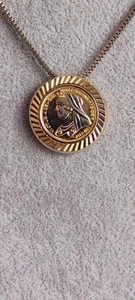 Vintage Queen Victoria Münze Anhänger an Kette Halskette geätzter Rand Schmuck - Bild 1 von 6