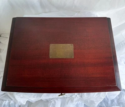 Винтажная серебряная коробка из красного дерева с защитой от потускнения ТИХООКЕАНСКАЯ ТКАНЬ США - Изображение 1 из 4
