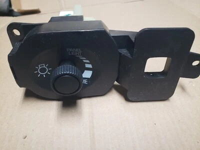 GENUINE GM 10406799 D1599F HEADLIGHT SWITCH MONTE CARLO IMPALA 2000-05 LUMINA - Image 1 of 3