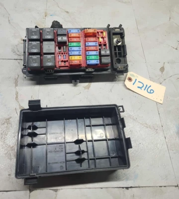 Ford Van E350 E150 E250 2000-2004 módulo relé caja de fusibles compartimento motor 6,0 L Foto 1 de 4