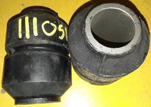 FREIGHTLINER RADIUS ROD BUSHING RDW1110512B000 / 1110512B000 QTY 3 - Picture 1 of 10