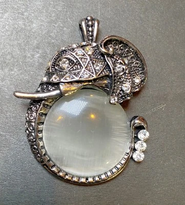 Collar Colgante Elefante Tono Plata Betsey Johnson Piedra Lunar, Estrás Foto 1 de 4