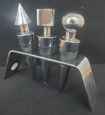 Juego de toallas de 3 tapas de botellas de acero inoxidable pesado con forma geométrica y soporte. Foto 1 de 4