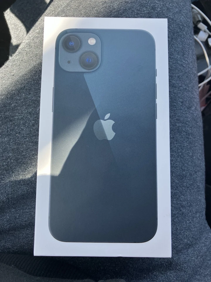 Apple iPhone 13 - 128 GB - Midnight (TracFone)